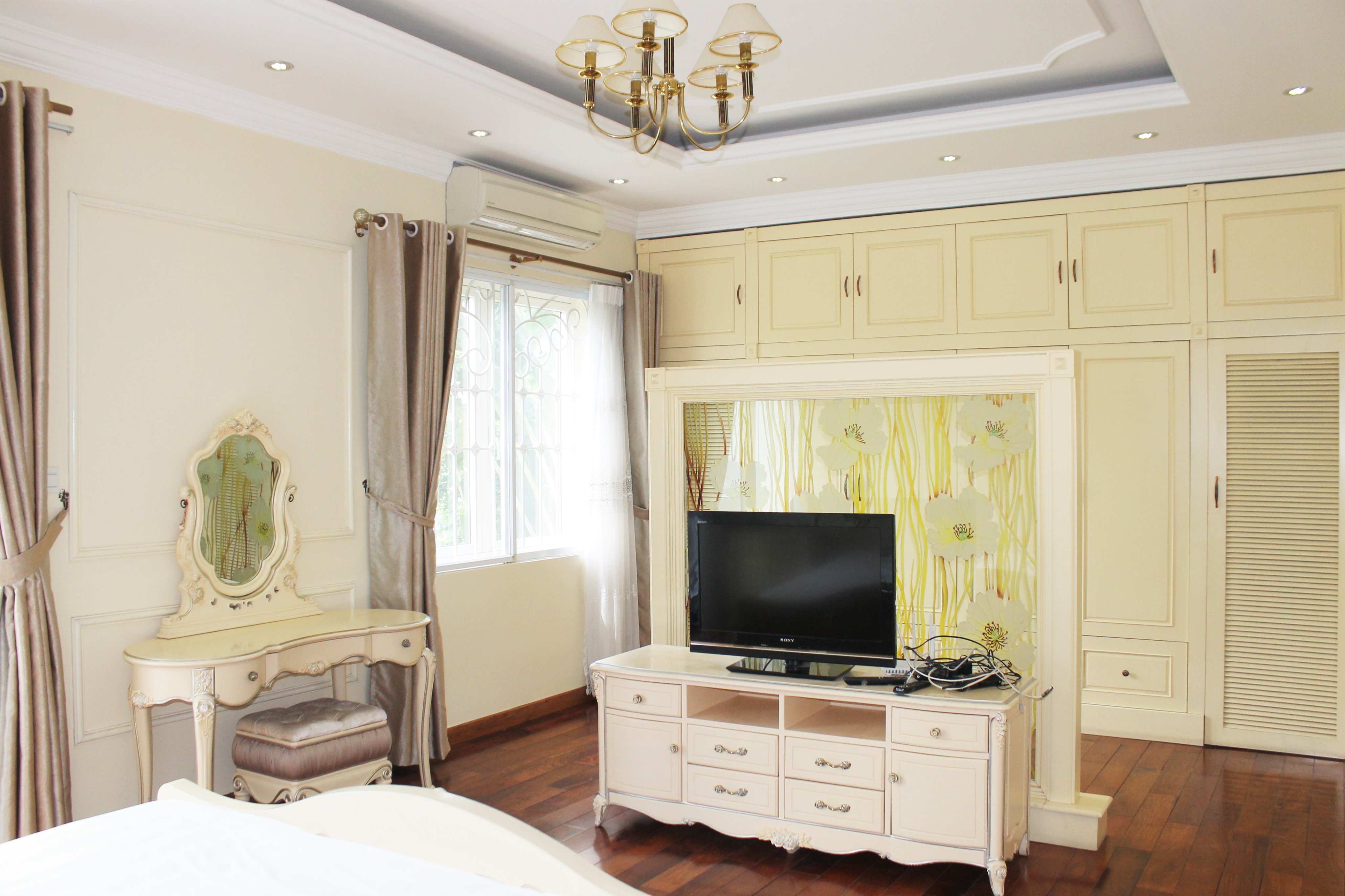 Hanoi Furnished 3 Bedrooms Duplex Villa To Lease at Vinhomes Riverside 10