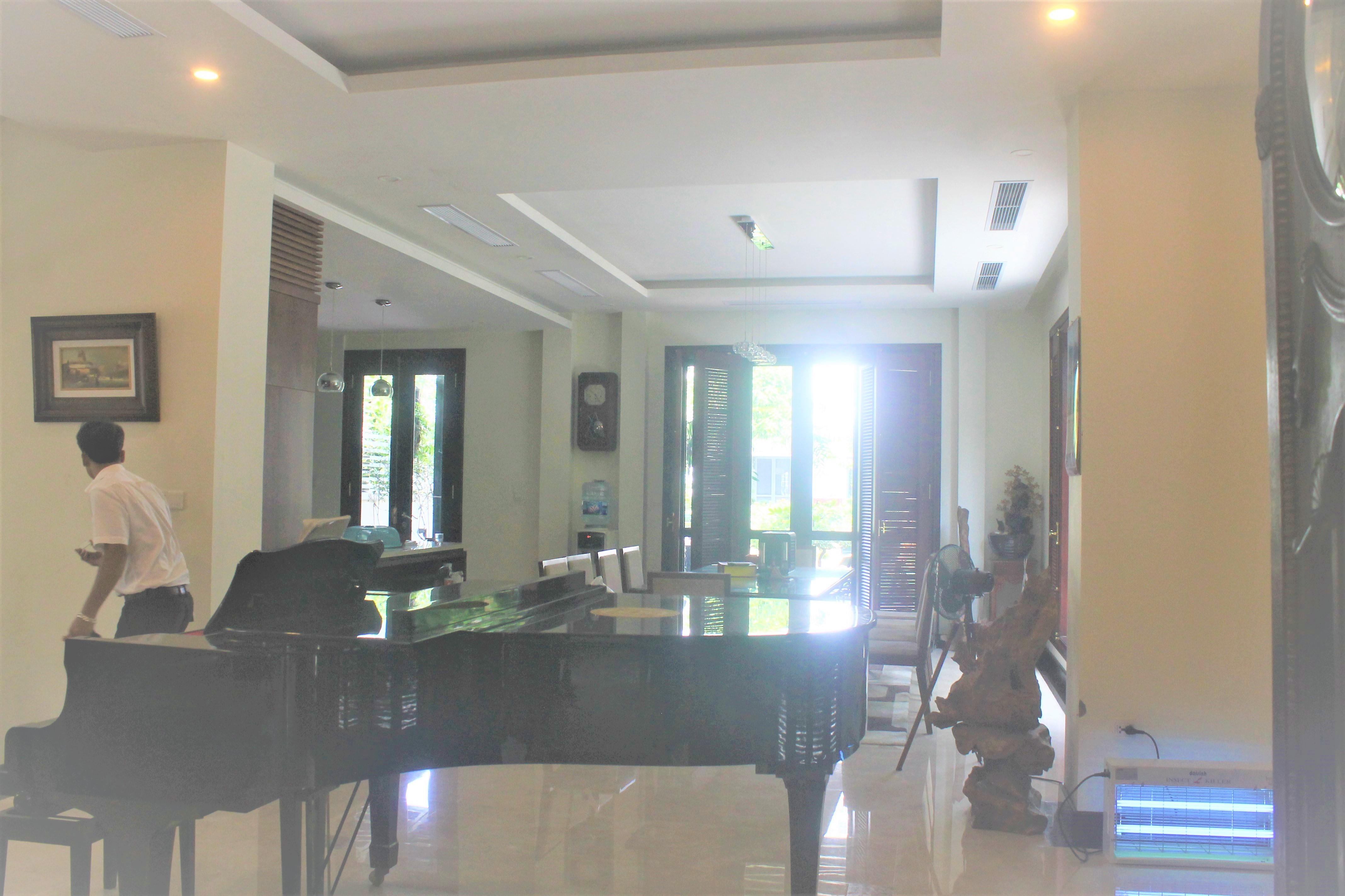 High-end utilities villas for rent in Hoa Phuong 03 - Vinhomes Riverside 2