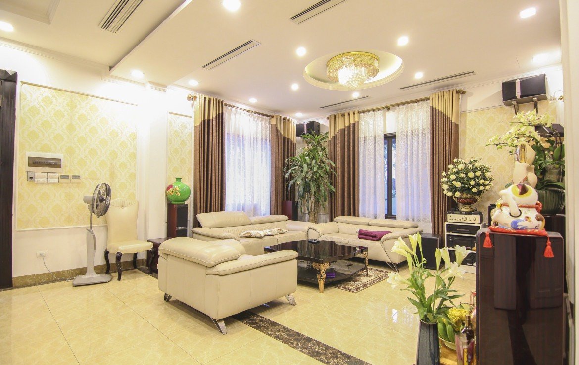 High-quality 200m2 villa for rent in Vinhomes Riverside Urban Town 3