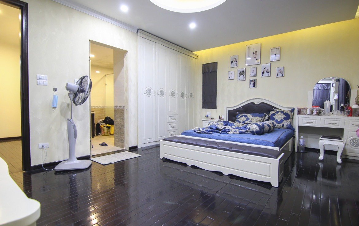 High-quality 200m2 villa for rent in Vinhomes Riverside Urban Town 5