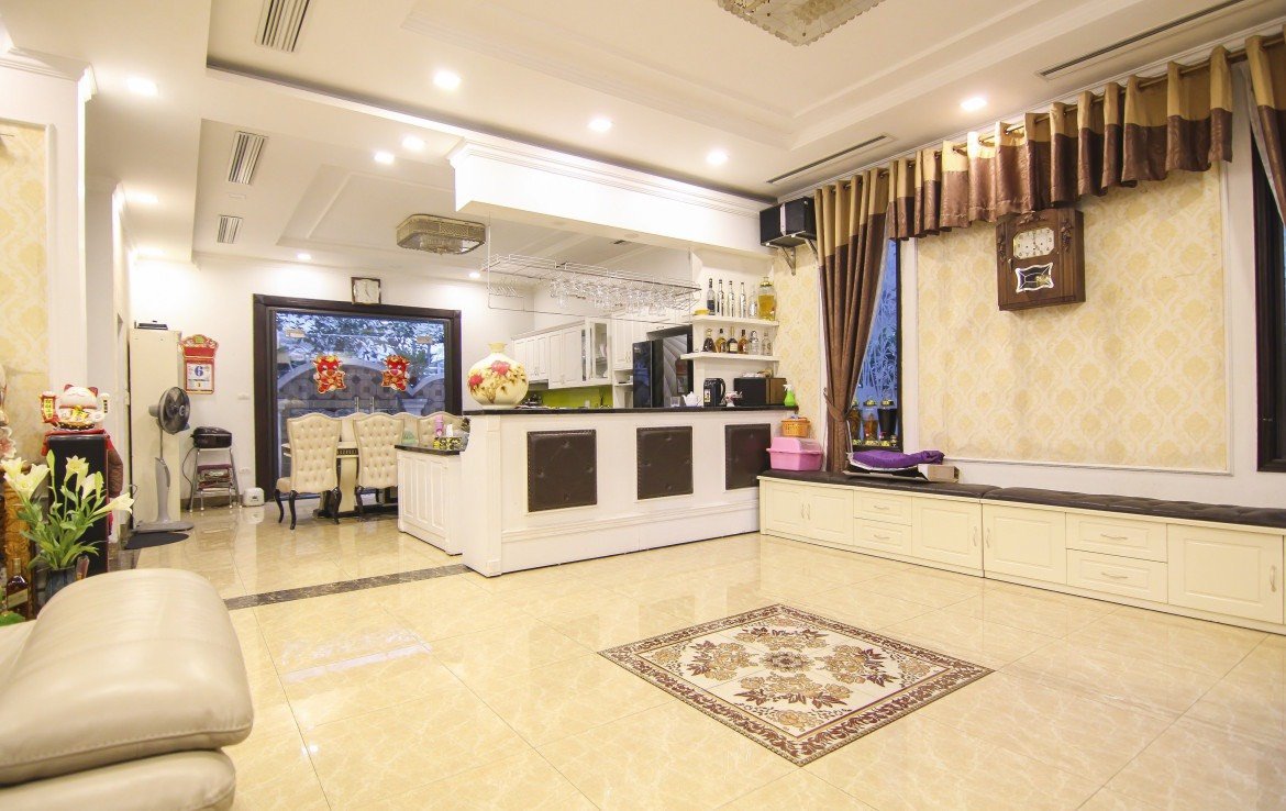 High-quality 200m2 villa for rent in Vinhomes Riverside Urban Town 8