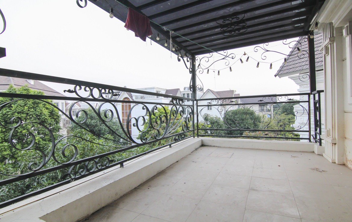 High-quality 200m2 villa for rent in Vinhomes Riverside Urban Town 9
