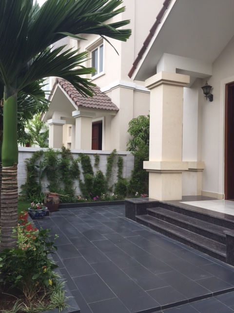Hoa Lan villa with 5 bedrooms in Vinhomes Riverside Long Bien for rent 1