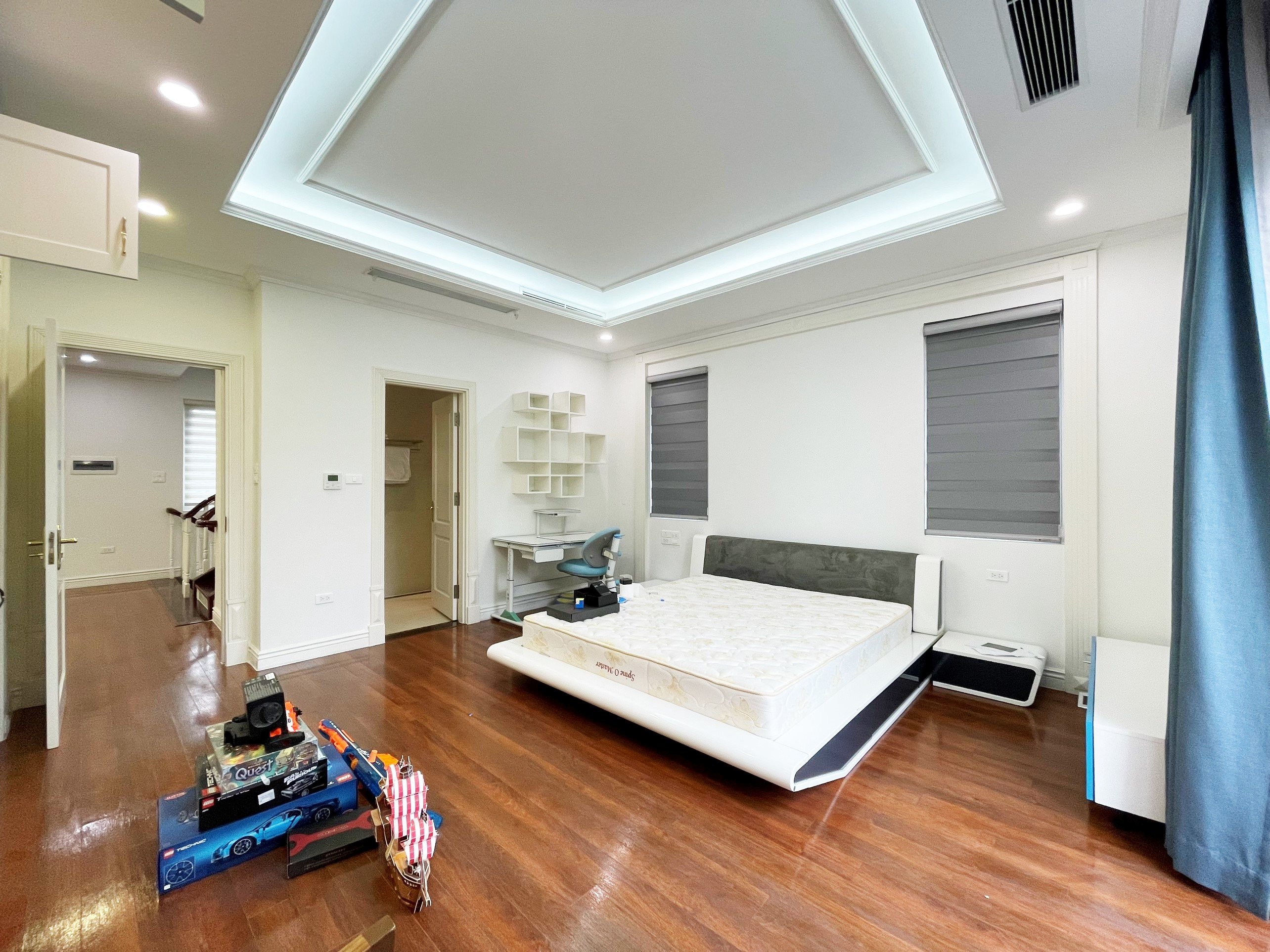 Incredible Bang Lang Villa for rent in Vinhomes Riverside, Long Bien District 10