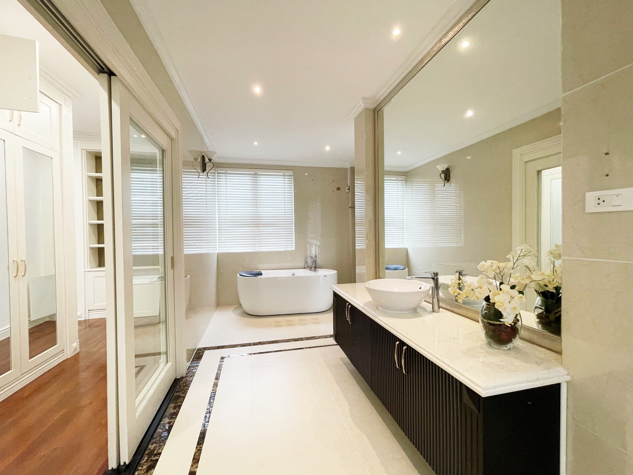 Incredible Bang Lang Villa for rent in Vinhomes Riverside, Long Bien District 12