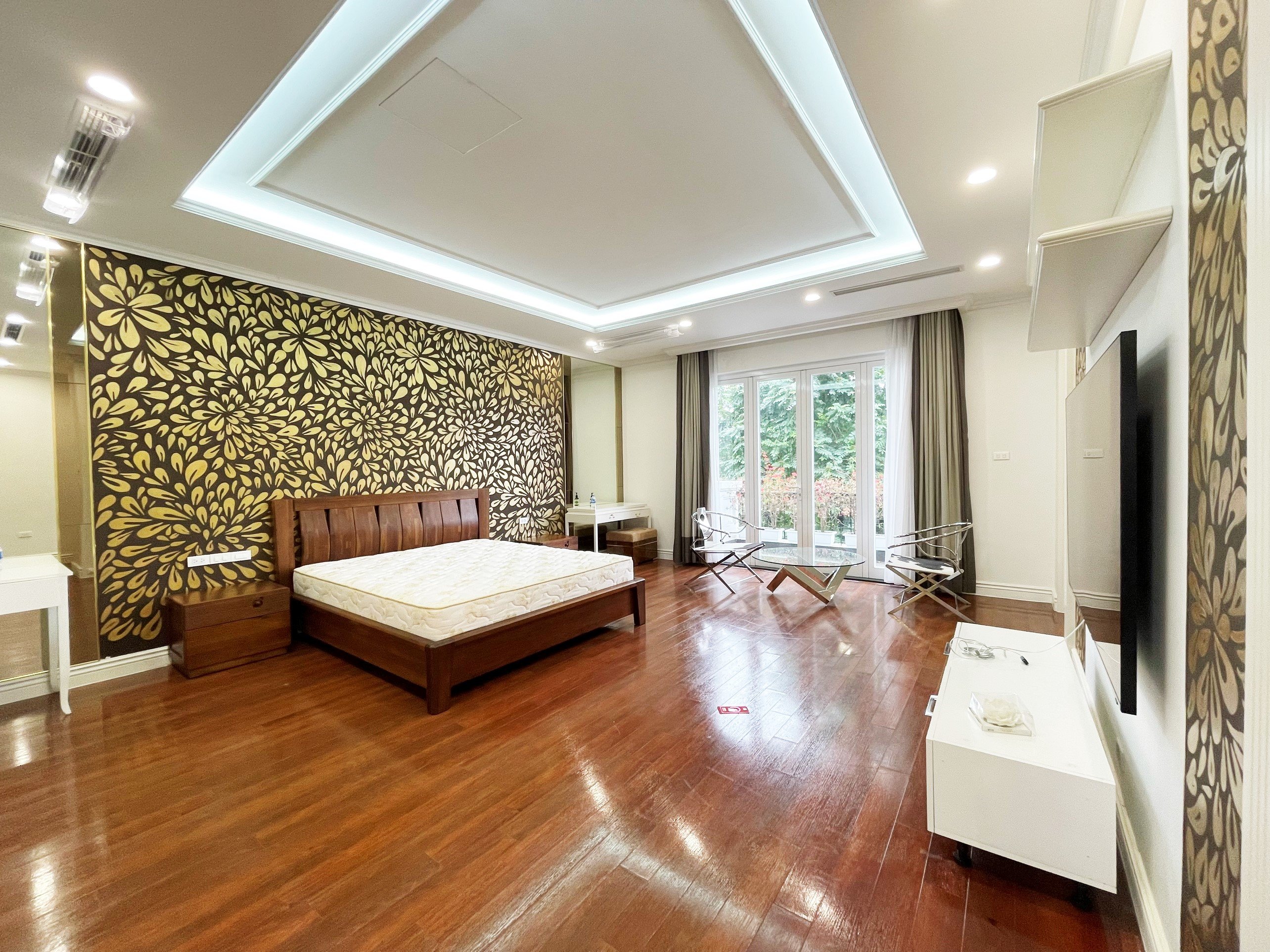Incredible Bang Lang Villa for rent in Vinhomes Riverside, Long Bien District 7