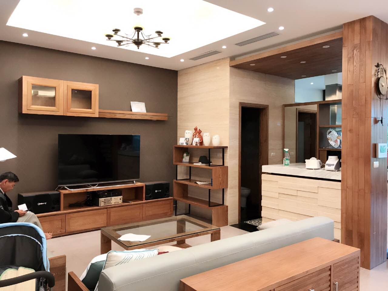 Lake house for lease in Vinhomes Riverside with modern and splendid indoor interior 10