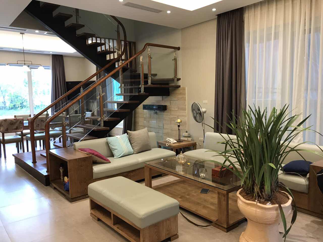 Lake house for lease in Vinhomes Riverside with modern and splendid indoor interior 2