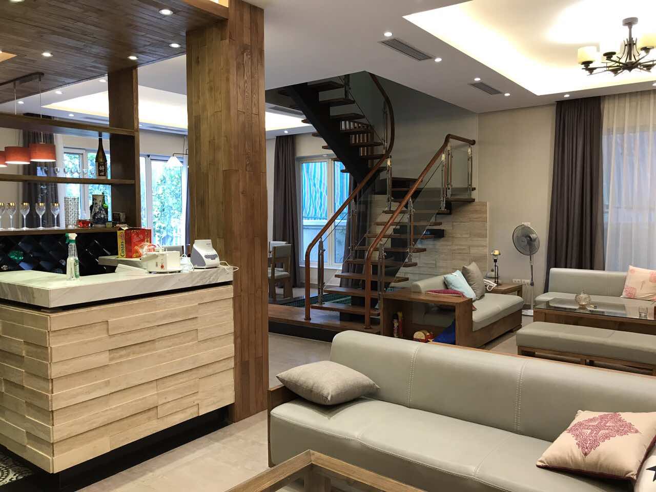 Lake house for lease in Vinhomes Riverside with modern and splendid indoor interior 6
