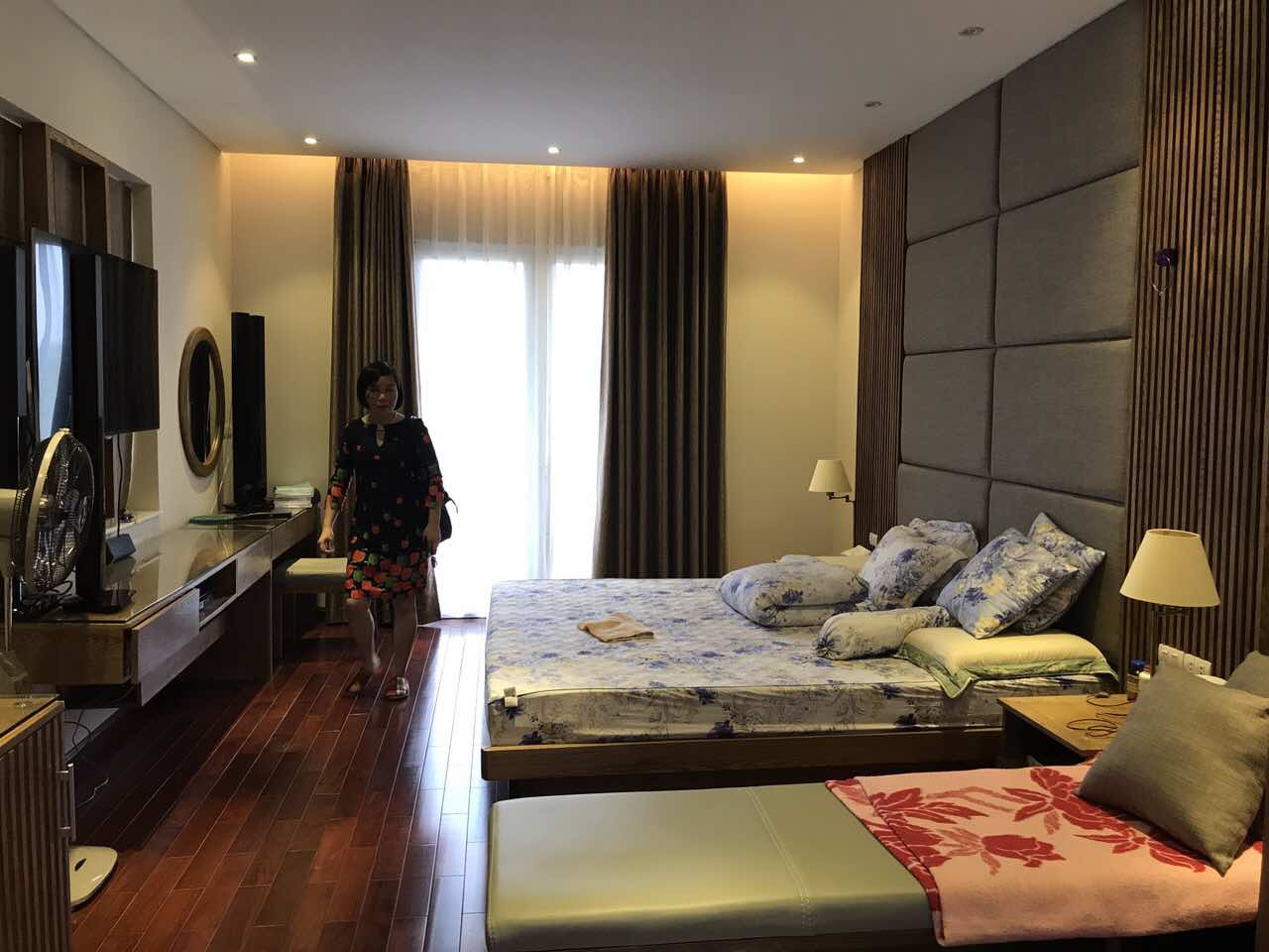 Lake house for lease in Vinhomes Riverside with modern and splendid indoor interior 15