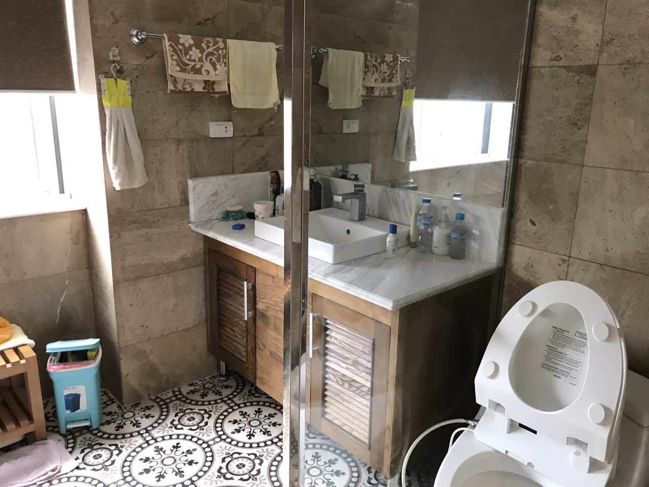 Lake house for lease in Vinhomes Riverside with modern and splendid indoor interior 19