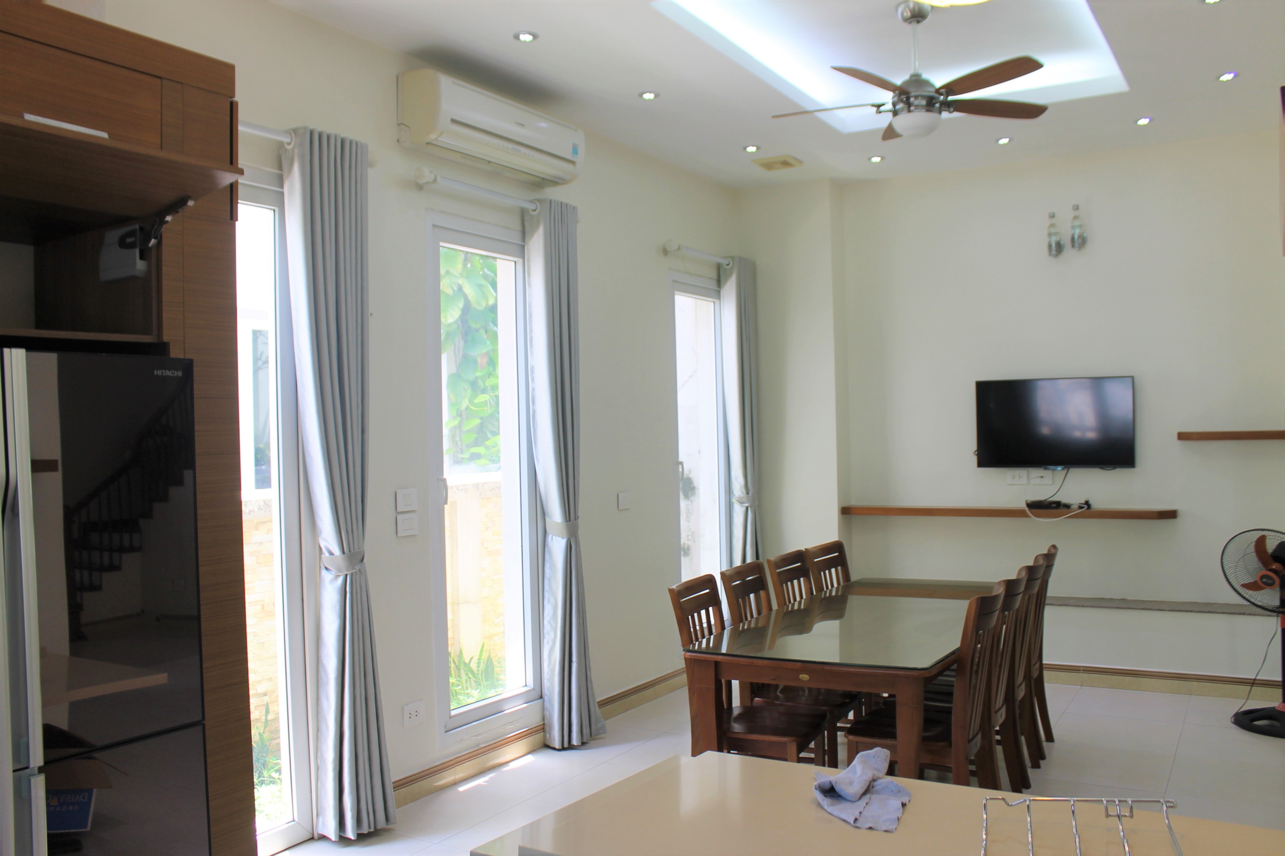 A Villa for rent in Vinhomes Riverside - Best price