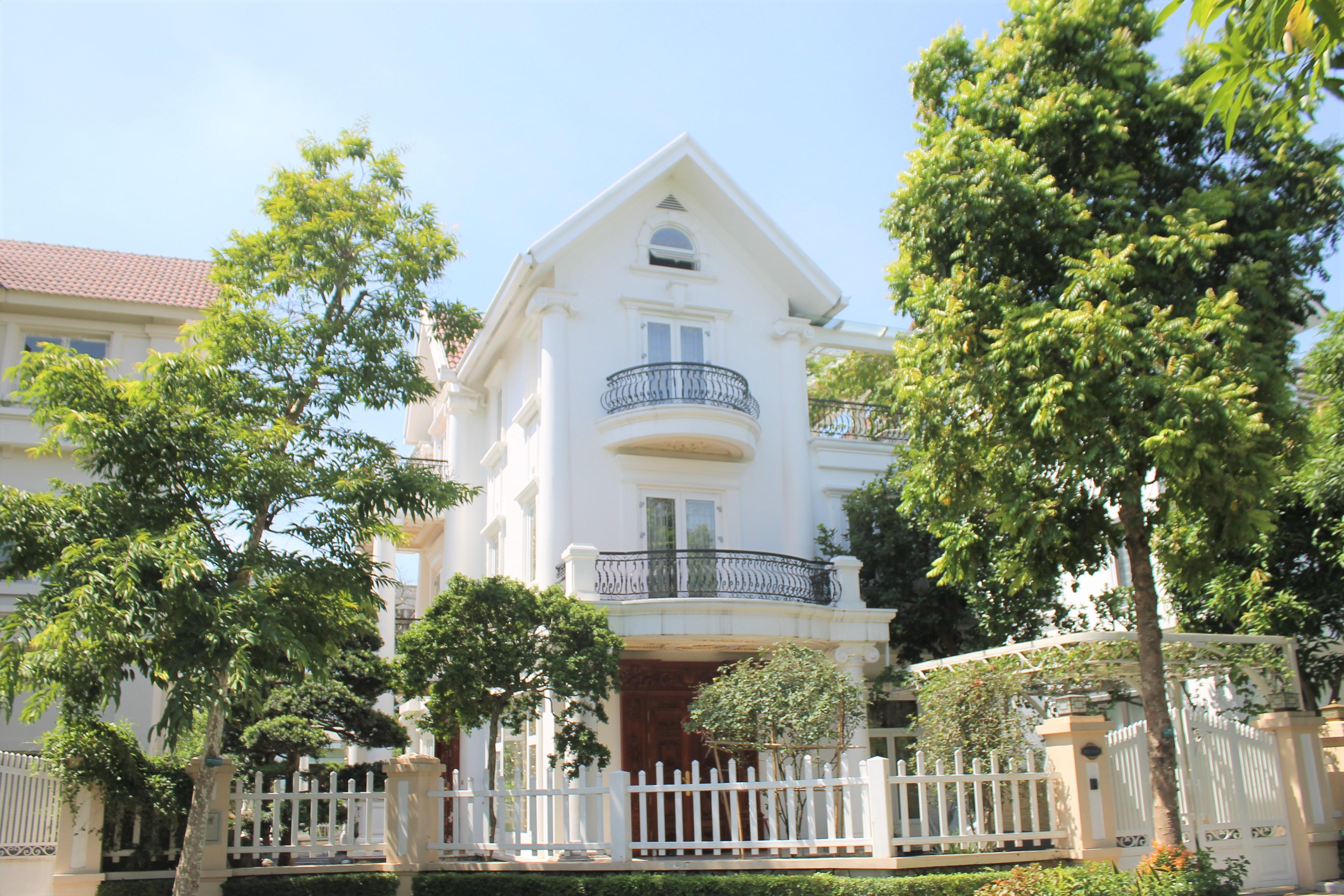 Lovely 3 Bedrooms Duplex Villa With Elevator To Lease In Vinhomes Riverside, Next To BIS