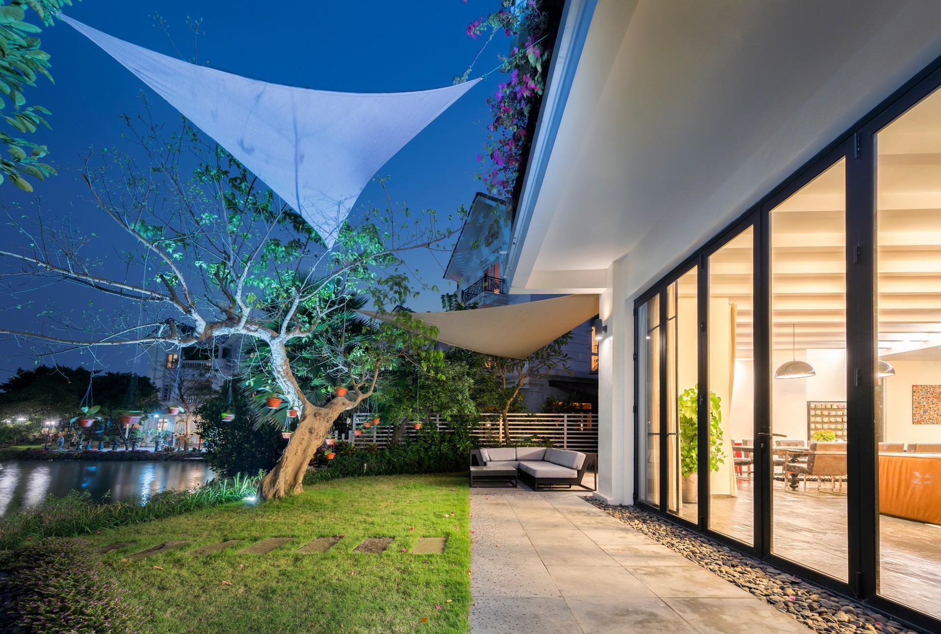 Luxury Furnished Villa In Vinhomes Riverside To Lease in Bang Lang
