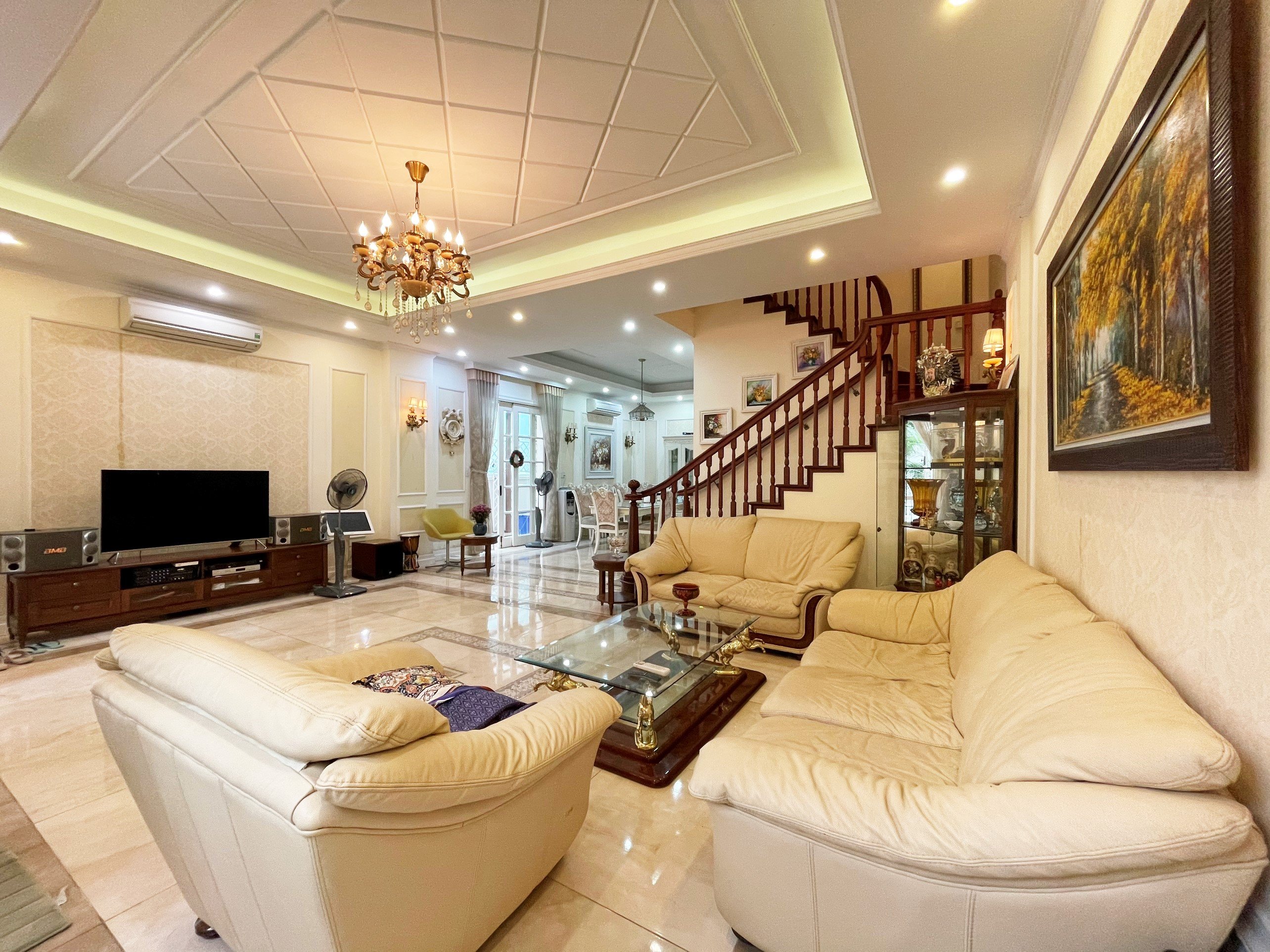 The luxury Duplex full furniture Villa in Anh Dao of Vinhomes Riverside for rent only 1730$/month