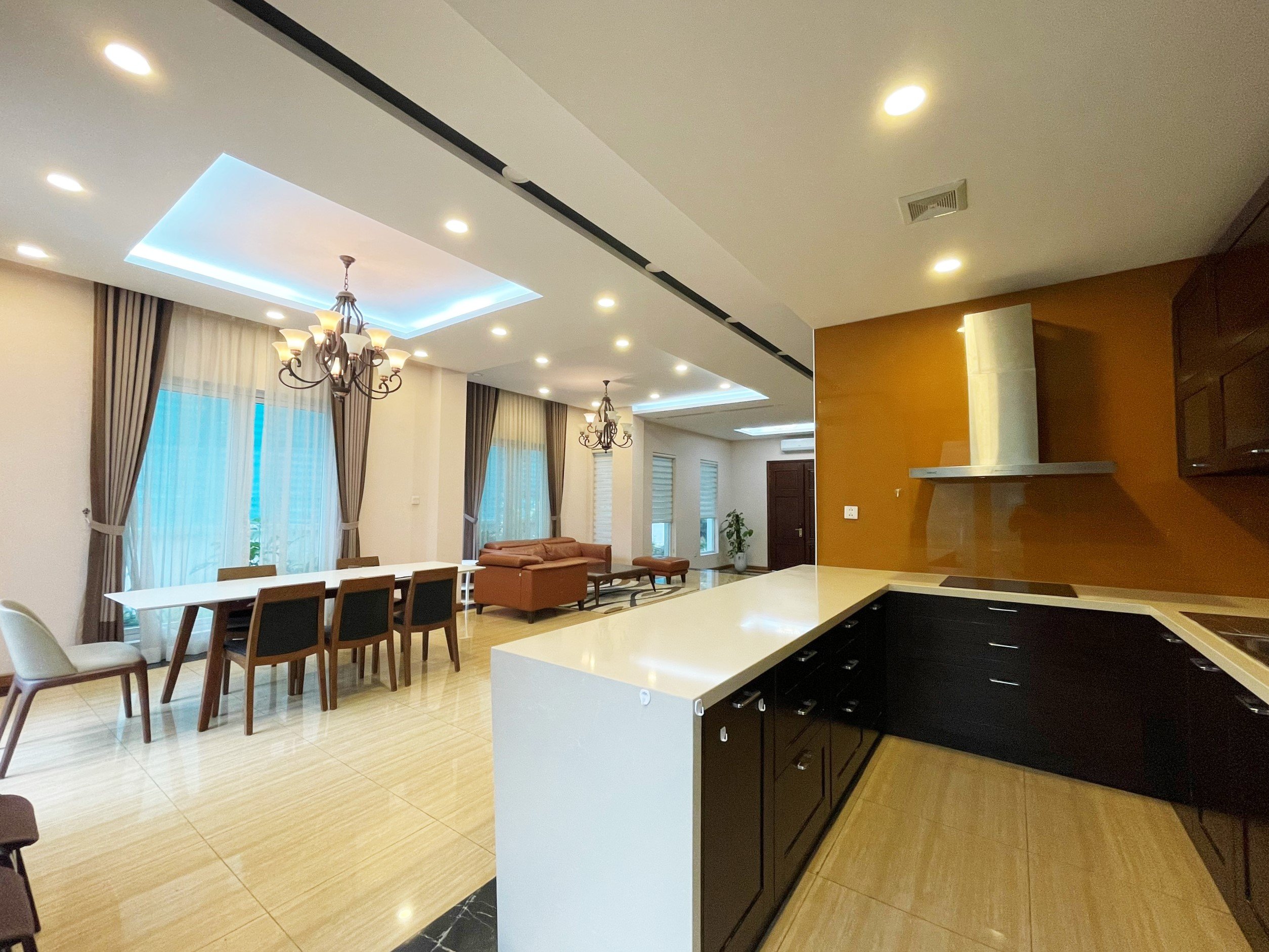 The luxury villa full furniture for rent in Vinhome Riverside only ~2500 usd/month