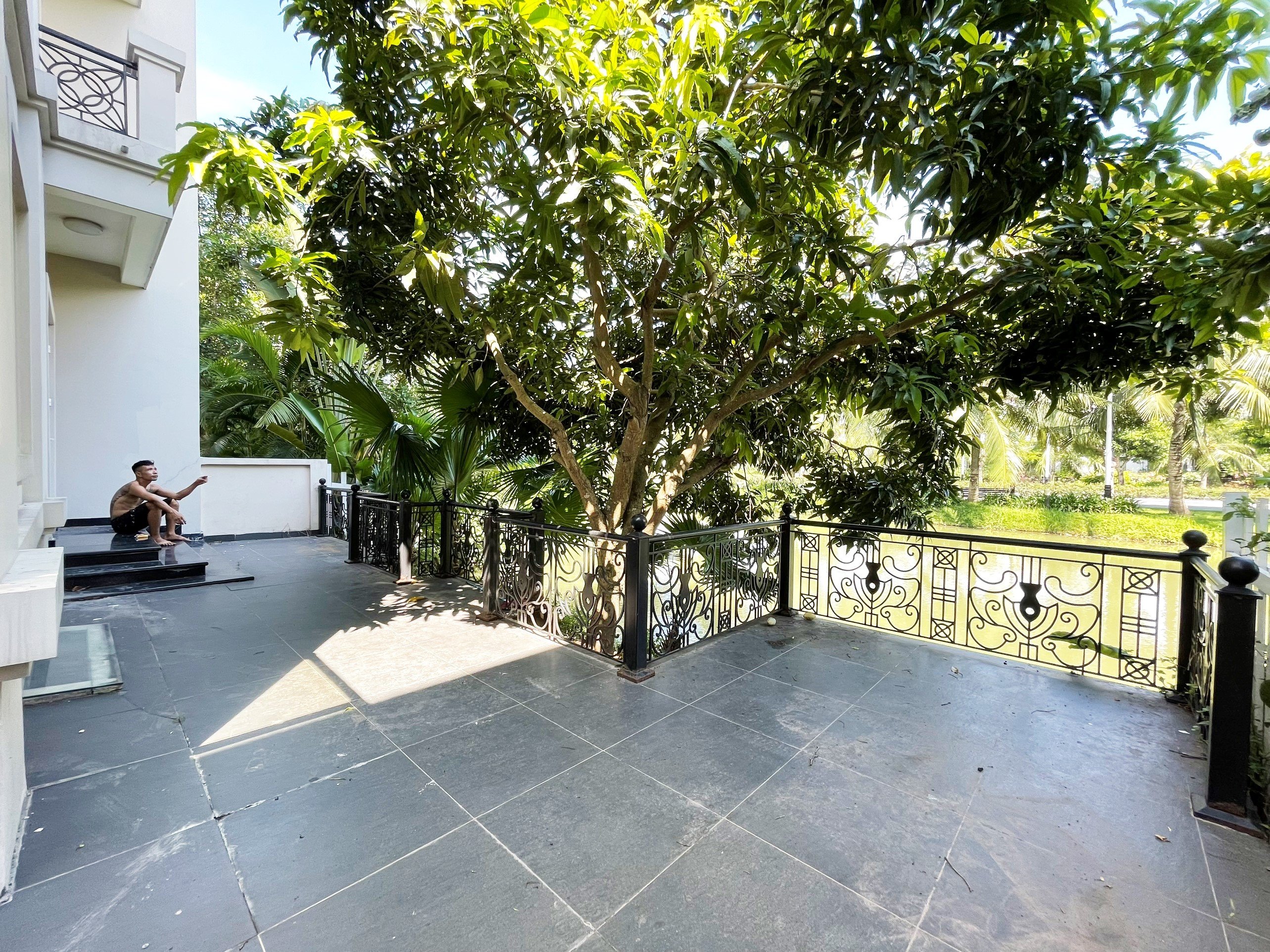 Villa for rent 225 sqm with big yar next to the river, amazing view in Hoa Sua Vinhomes Riverside
