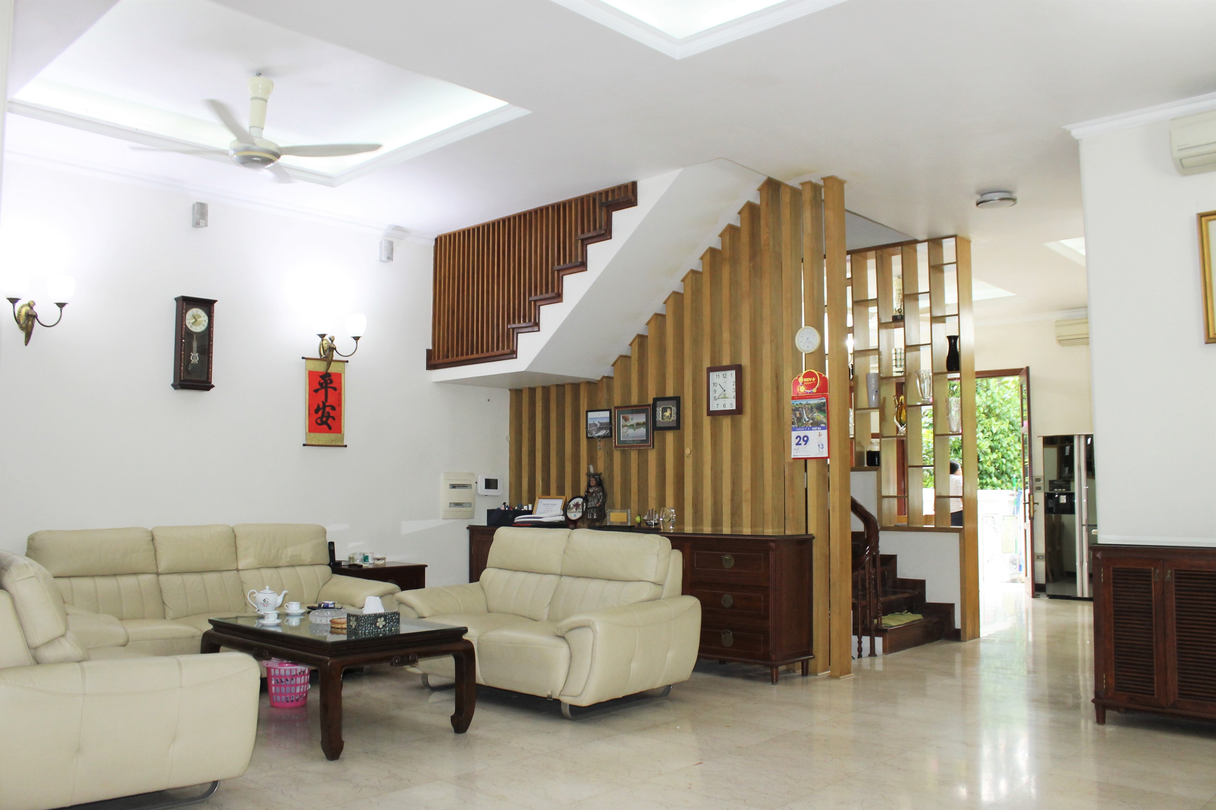 Villa in Vinhome Riverside 4 bedroom 4WC classic style for rent