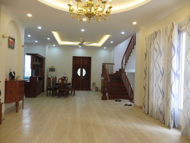 Vinhomes Riverside morden villa for rent in Hoa Sua area, riverview, Long Bien, Hanoi