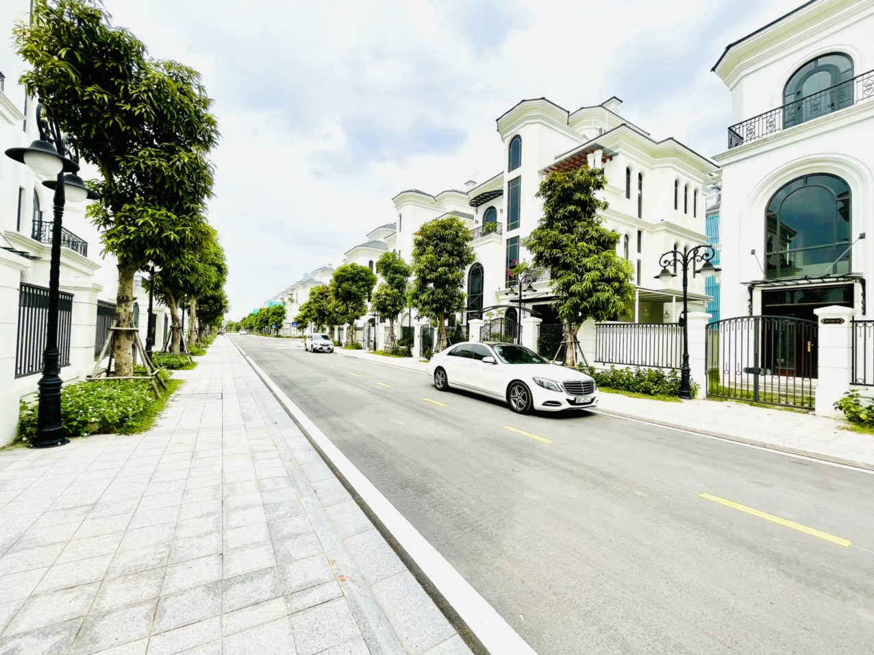 Humongous Ngoc Trai Villa for lease in Vinhomes Ocean Park urban city