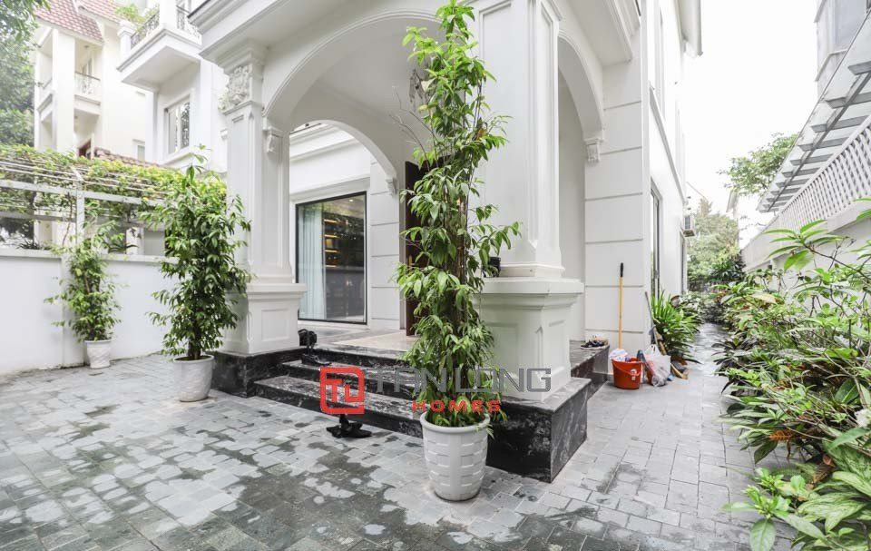 Luxury and morden villa for rent in Hoa Lan Vinhomes riverside