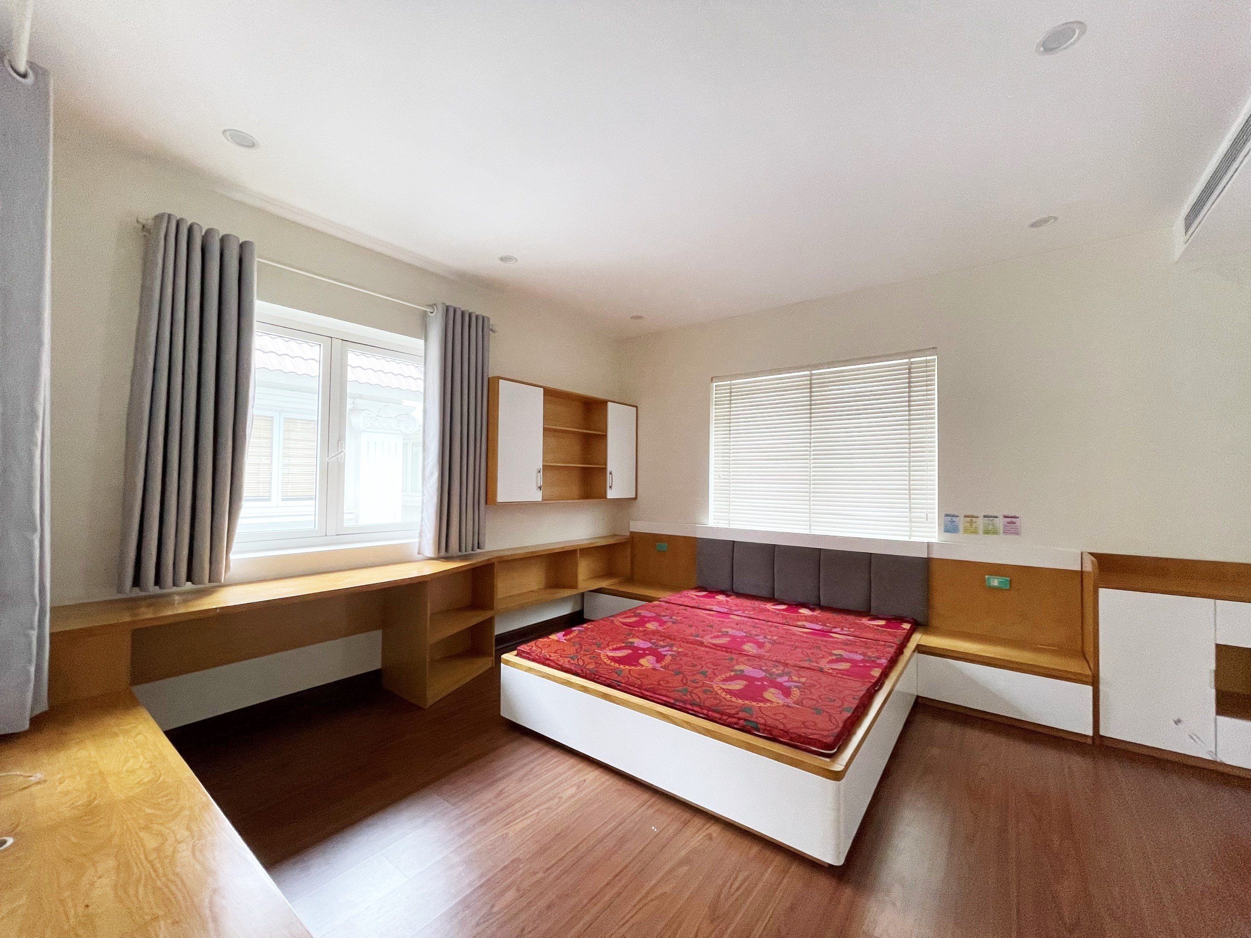 Lovely 3BRs villa for rent on Anh Dao, Vinhomes Riverside urban town 13