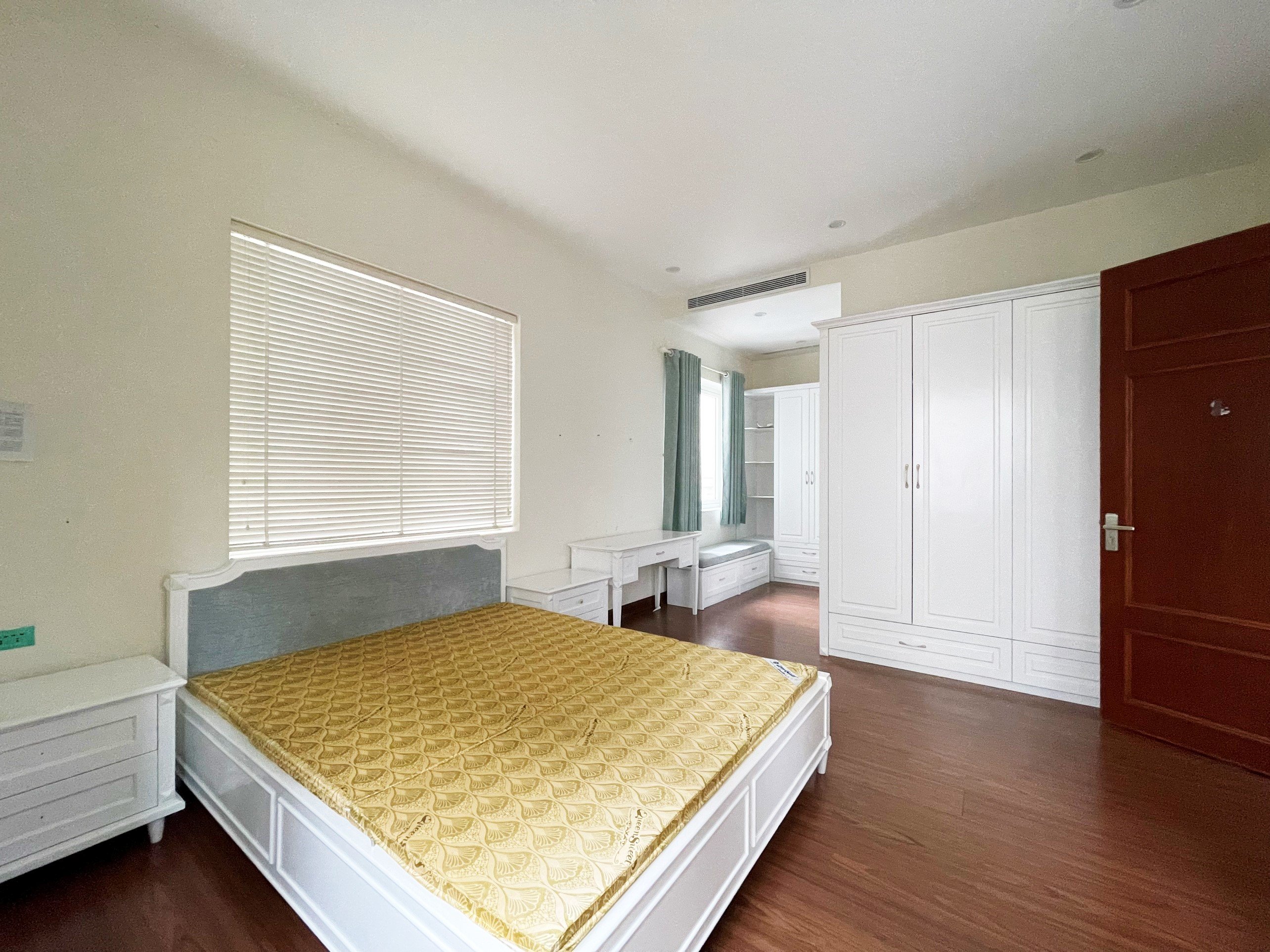 Lovely 3BRs villa for rent on Anh Dao, Vinhomes Riverside urban town 9