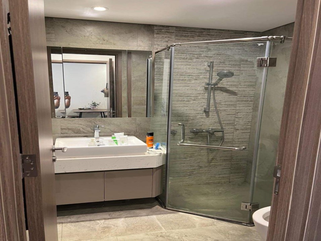 Low floor Apartment for sale with Southeast Balcony view at Vinhomes Symphony 5