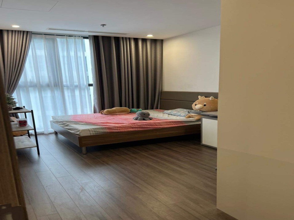 Low floor Apartment for sale with Southeast Balcony view at Vinhomes Symphony 1