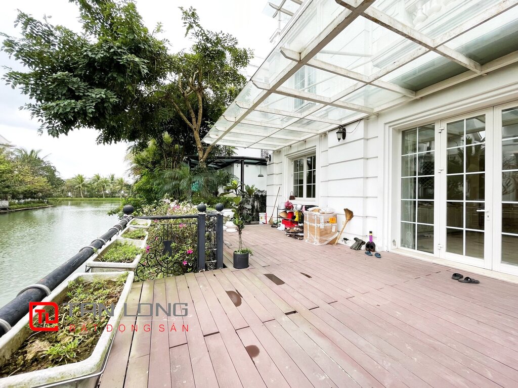 Luxuries Pool view villa to rent in Vinhomes Riverside Urban Town 1