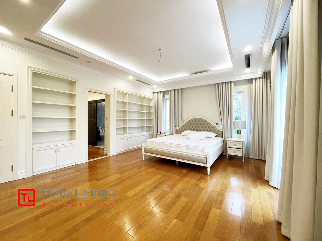 Luxuries Pool view villa to rent in Vinhomes Riverside Urban Town 14