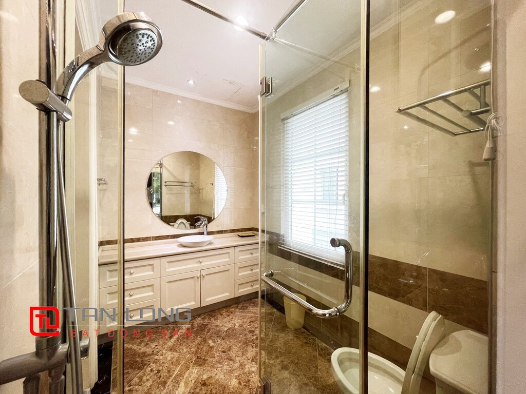 Luxuries Pool view villa to rent in Vinhomes Riverside Urban Town 17