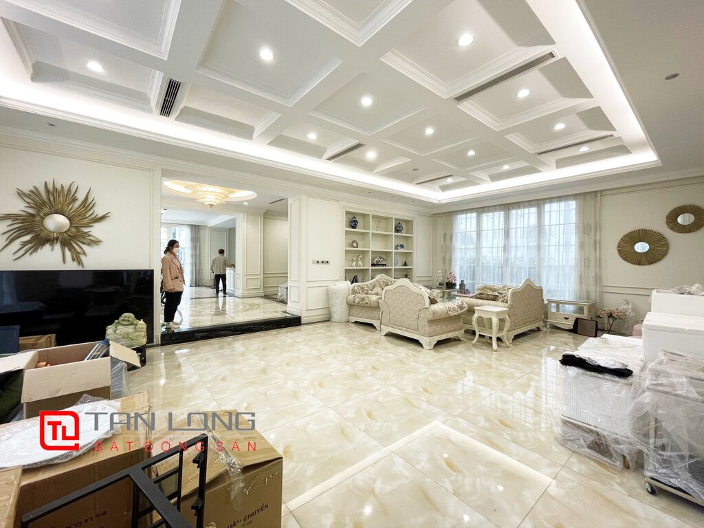 Luxuries Pool view villa to rent in Vinhomes Riverside Urban Town 2