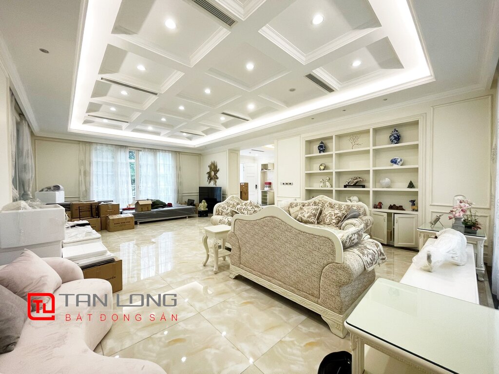Luxuries Pool view villa to rent in Vinhomes Riverside Urban Town 3