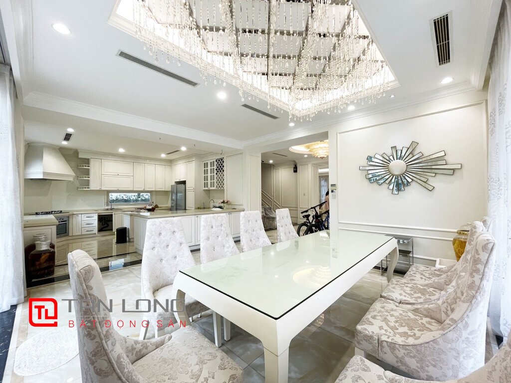 Luxuries Pool view villa to rent in Vinhomes Riverside Urban Town 5