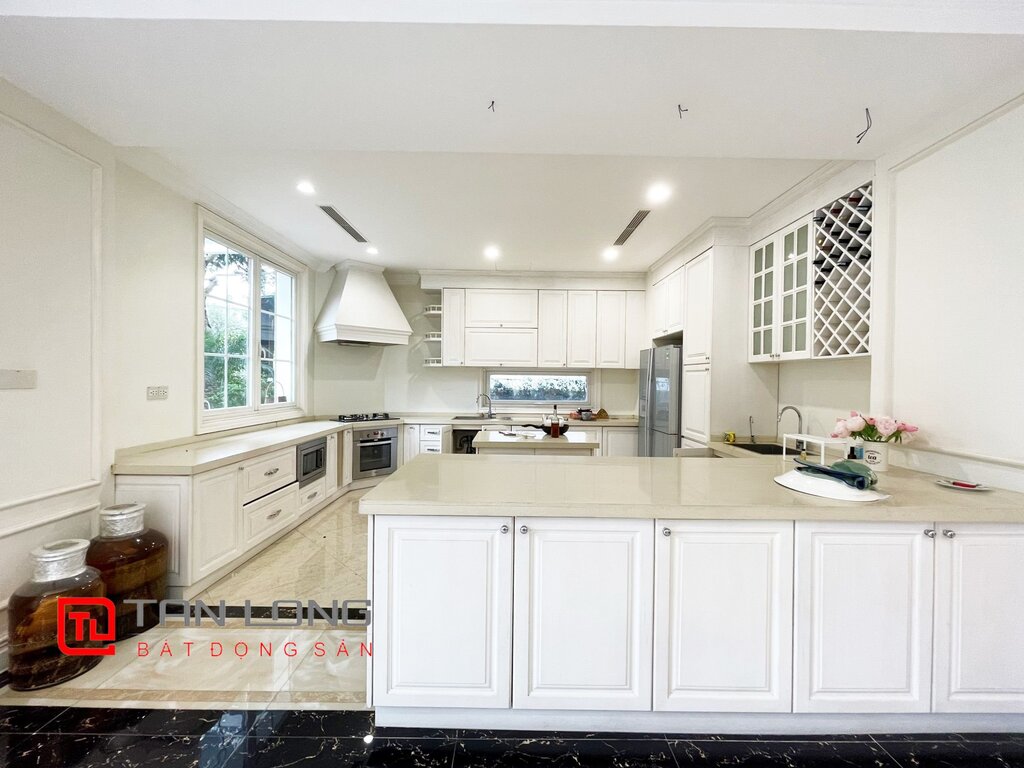 Luxuries Pool view villa to rent in Vinhomes Riverside Urban Town 6