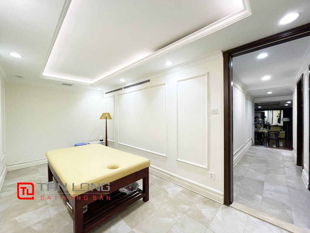 Luxuries Pool view villa to rent in Vinhomes Riverside Urban Town 8