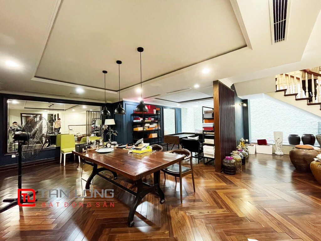 Luxuries Pool view villa to rent in Vinhomes Riverside Urban Town 9