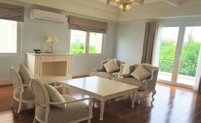 Luxurious full-serviced villa with 3 bedrooms in Vinhome Riverside for lease 11