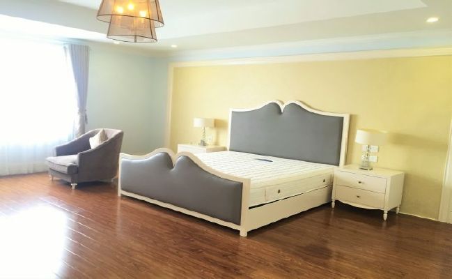 Luxurious full-serviced villa with 3 bedrooms in Vinhome Riverside for lease 12