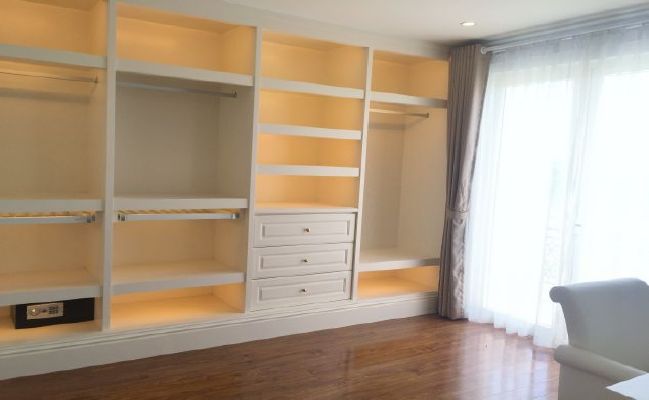 Luxurious full-serviced villa with 3 bedrooms in Vinhome Riverside for lease 14