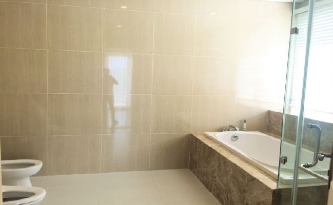 Luxurious full-serviced villa with 3 bedrooms in Vinhome Riverside for lease 16