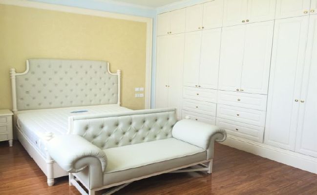 Luxurious full-serviced villa with 3 bedrooms in Vinhome Riverside for lease 17