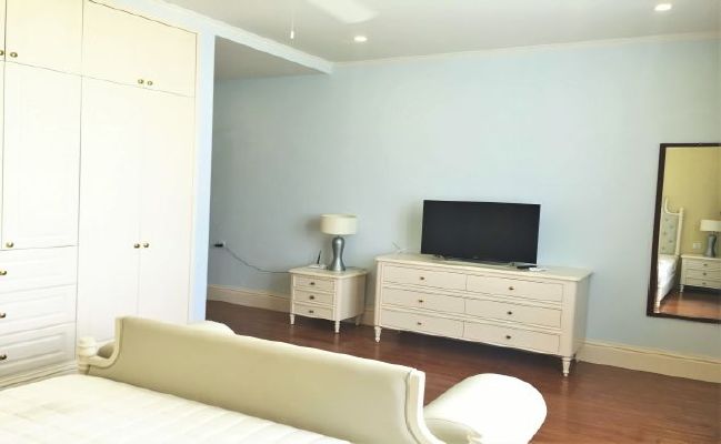 Luxurious full-serviced villa with 3 bedrooms in Vinhome Riverside for lease 18