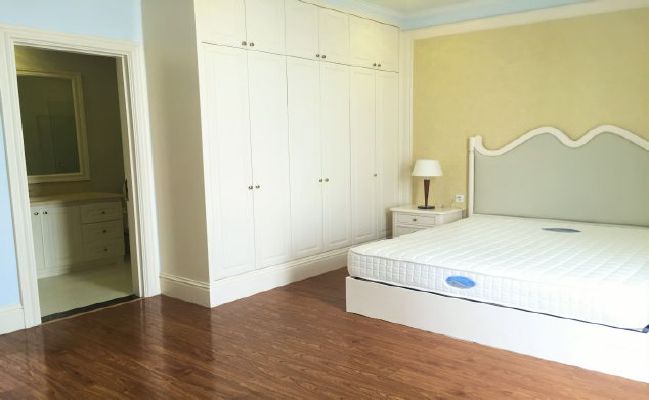 Luxurious full-serviced villa with 3 bedrooms in Vinhome Riverside for lease 19