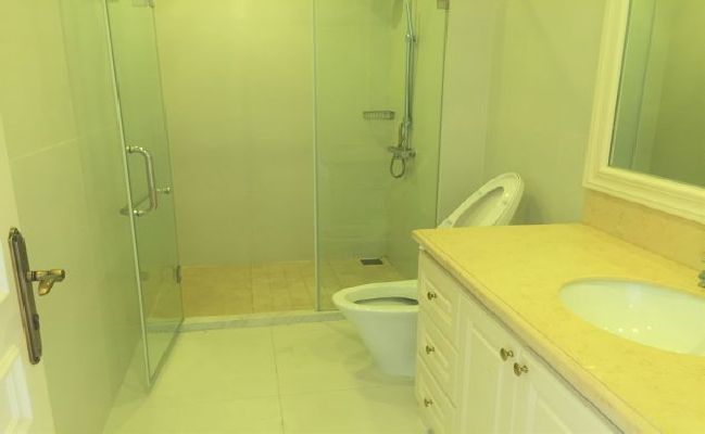 Luxurious full-serviced villa with 3 bedrooms in Vinhome Riverside for lease 20