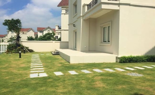Luxurious full-serviced villa with 3 bedrooms in Vinhome Riverside for lease 22