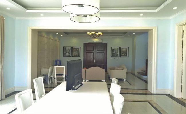 Luxurious full-serviced villa with 3 bedrooms in Vinhome Riverside for lease 5