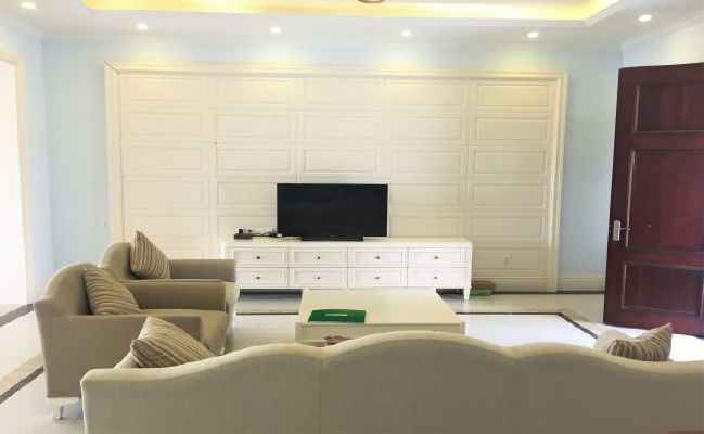 Luxurious full-serviced villa with 3 bedrooms in Vinhome Riverside for lease 6