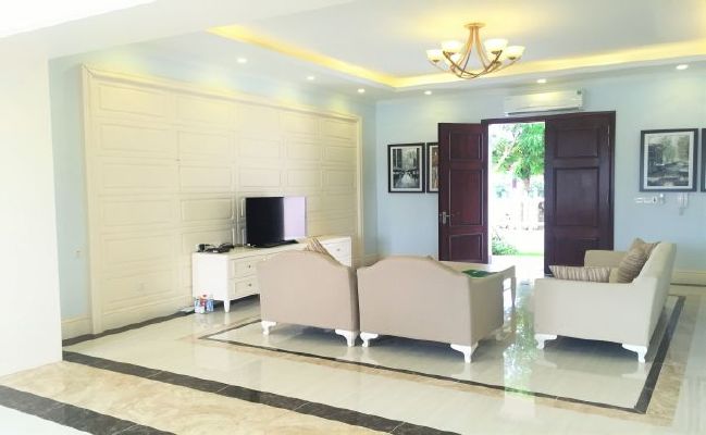 Luxurious full-serviced villa with 3 bedrooms in Vinhome Riverside for lease 7